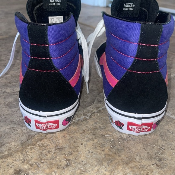 Vans - Picture 2 of 8